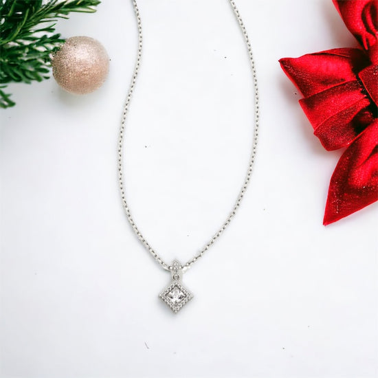 Gracie Silver Short Pendant Necklace in White Crystal | KENDRA SCOTT - The Street Boutique 