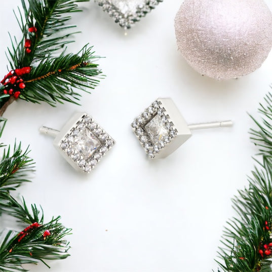 Gracie Silver Stud Earrings in White Crystal | KENDRA SCOTT - The Street Boutique 