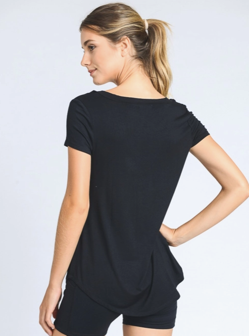 Longline Pocket T-Shirt in Black - The Street Boutique 
